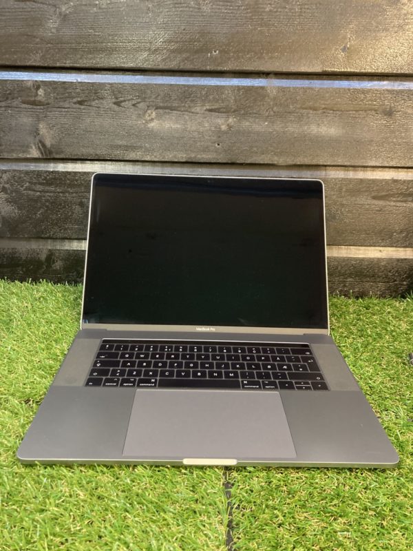 MacBook Pro 15"" (2019) i7 C02t7c95gtfm