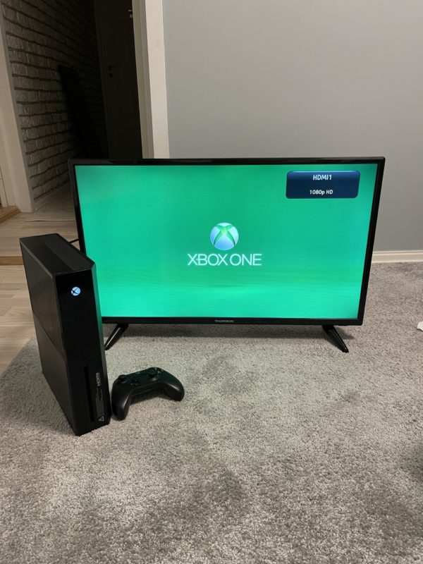 XBOX ONE 1000GB + KONTROLLER