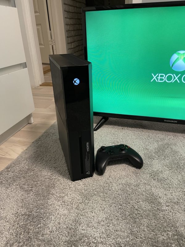 XBOX ONE 1000GB + KONTROLLER - Bilde 2