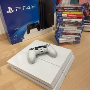 PS4 1TB EDITION WHITE EDITION + SPILL OG KONTROLLER