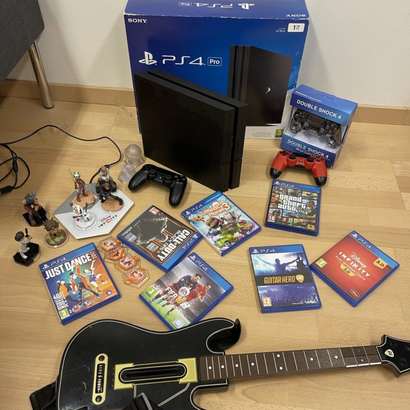 PS4/Playstation 4 1TB Bundlepack! MASSE TILBEHØR!
