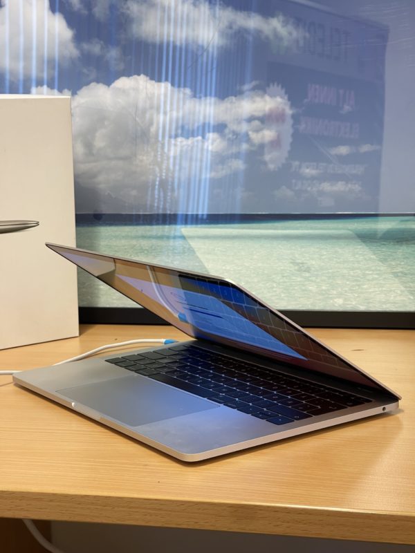 MacBook Pro 13 (2020) - Bilde 3