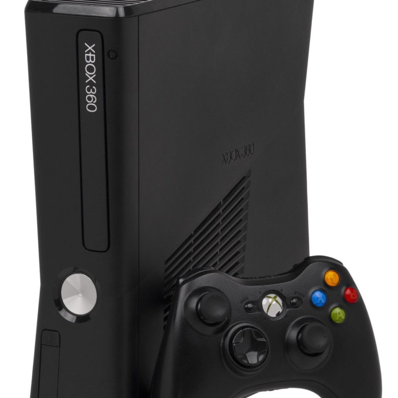 Xbox 360 S Console med kontroller og spill K03